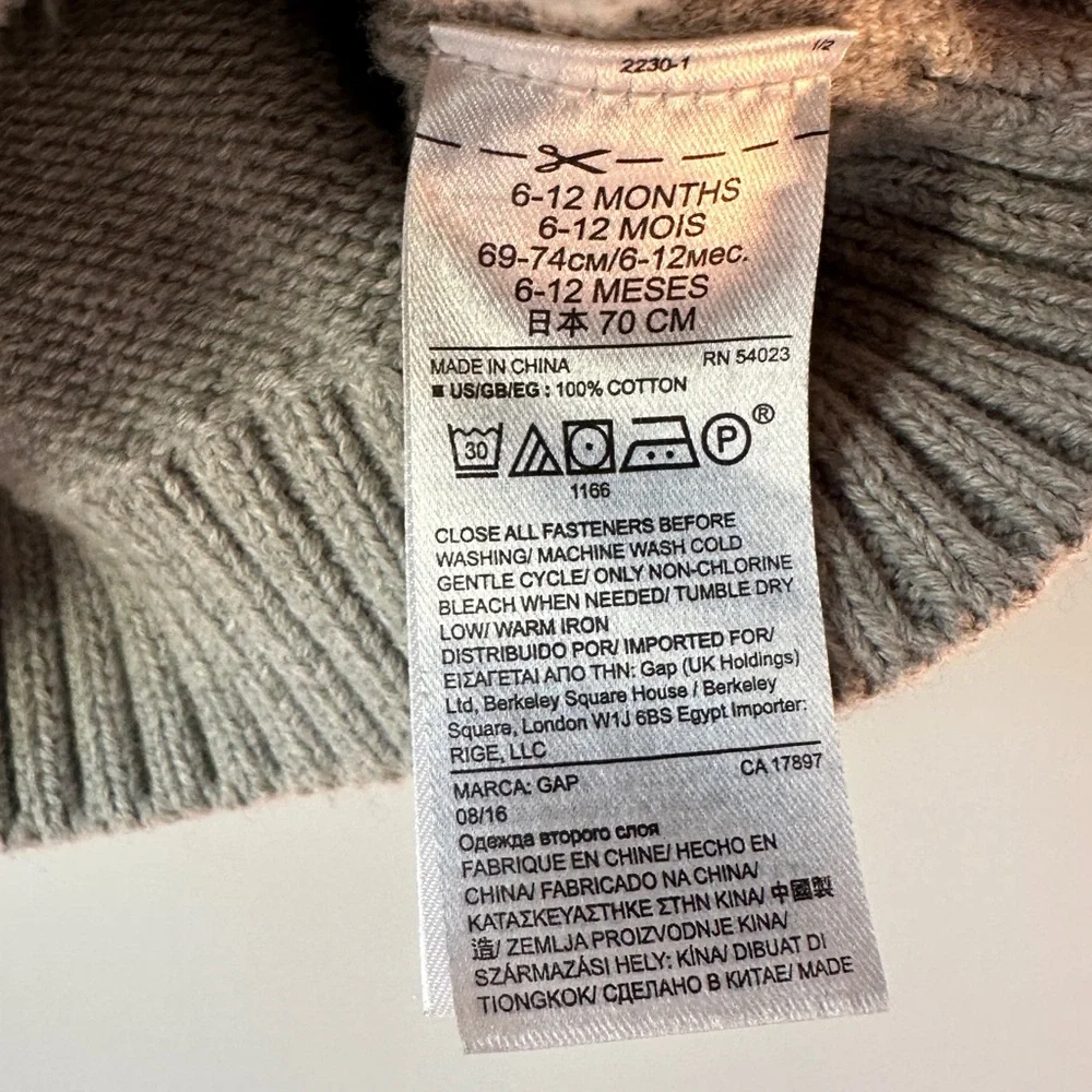 Baby GAP 6-12 months Gnome Winter Cardigan Shawl Knit Button Sweater Unisex Boys